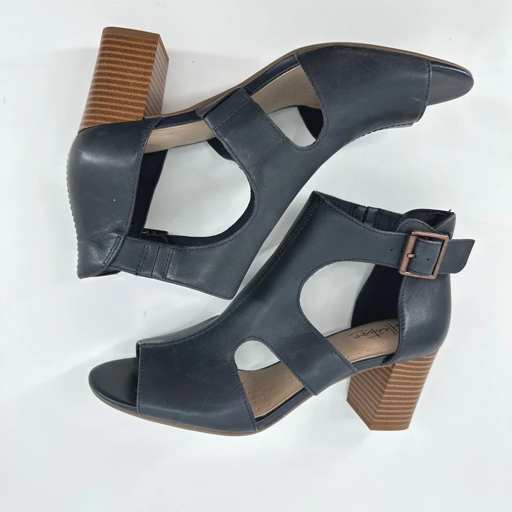Clarks Deva Heidi Sandals Womens 7.5 Navy Blue Leather Block Heel Comfort - Picture 3 of 9